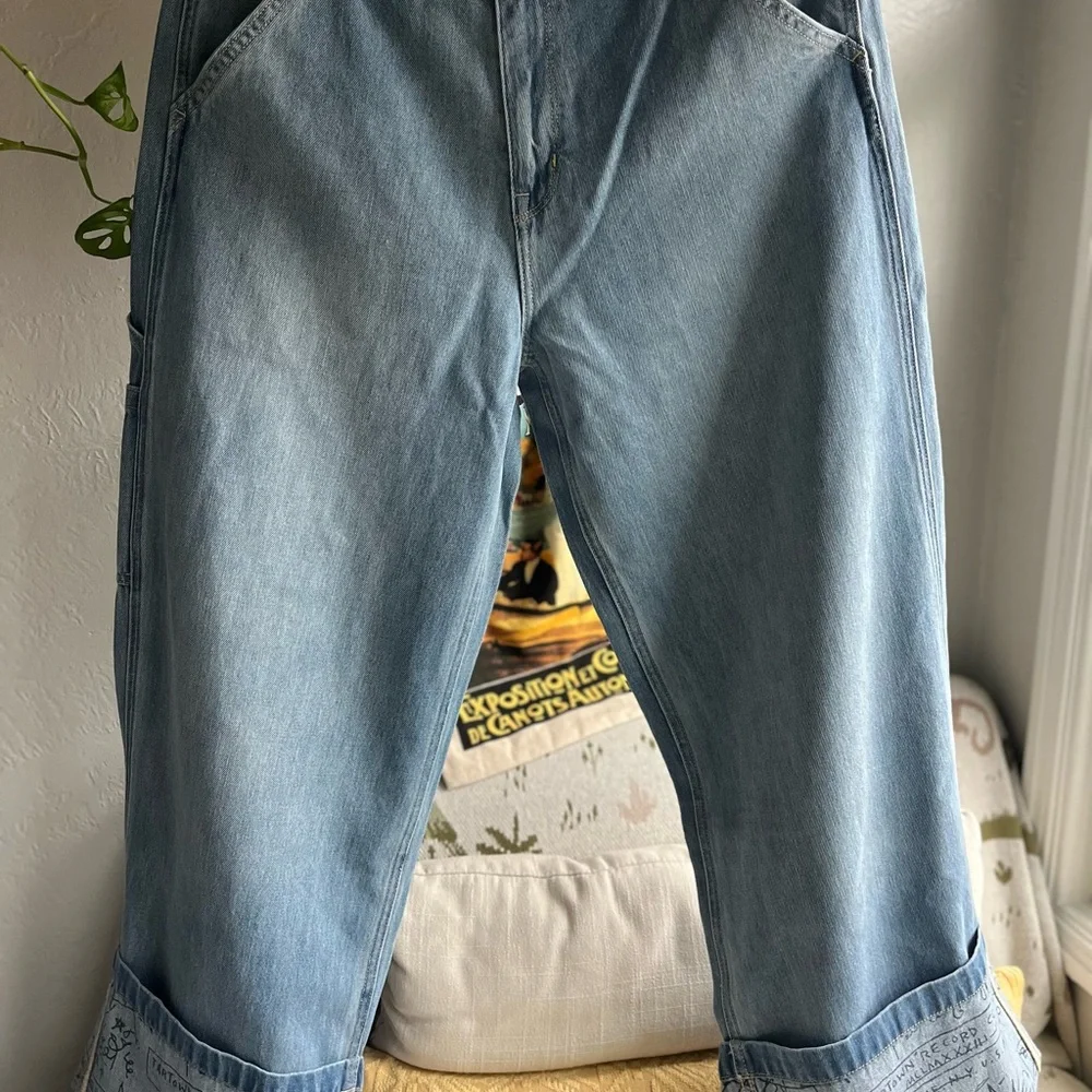Lee x Jean-Michel Basquiat
Cuffed Jean - Picture 5 of 10